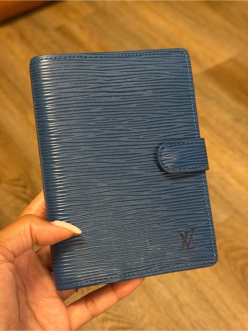 Louis Vuitton blue epi leather agenda 4x6